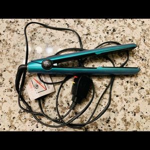 GHD flat iron. Teal. Professional hair tool.